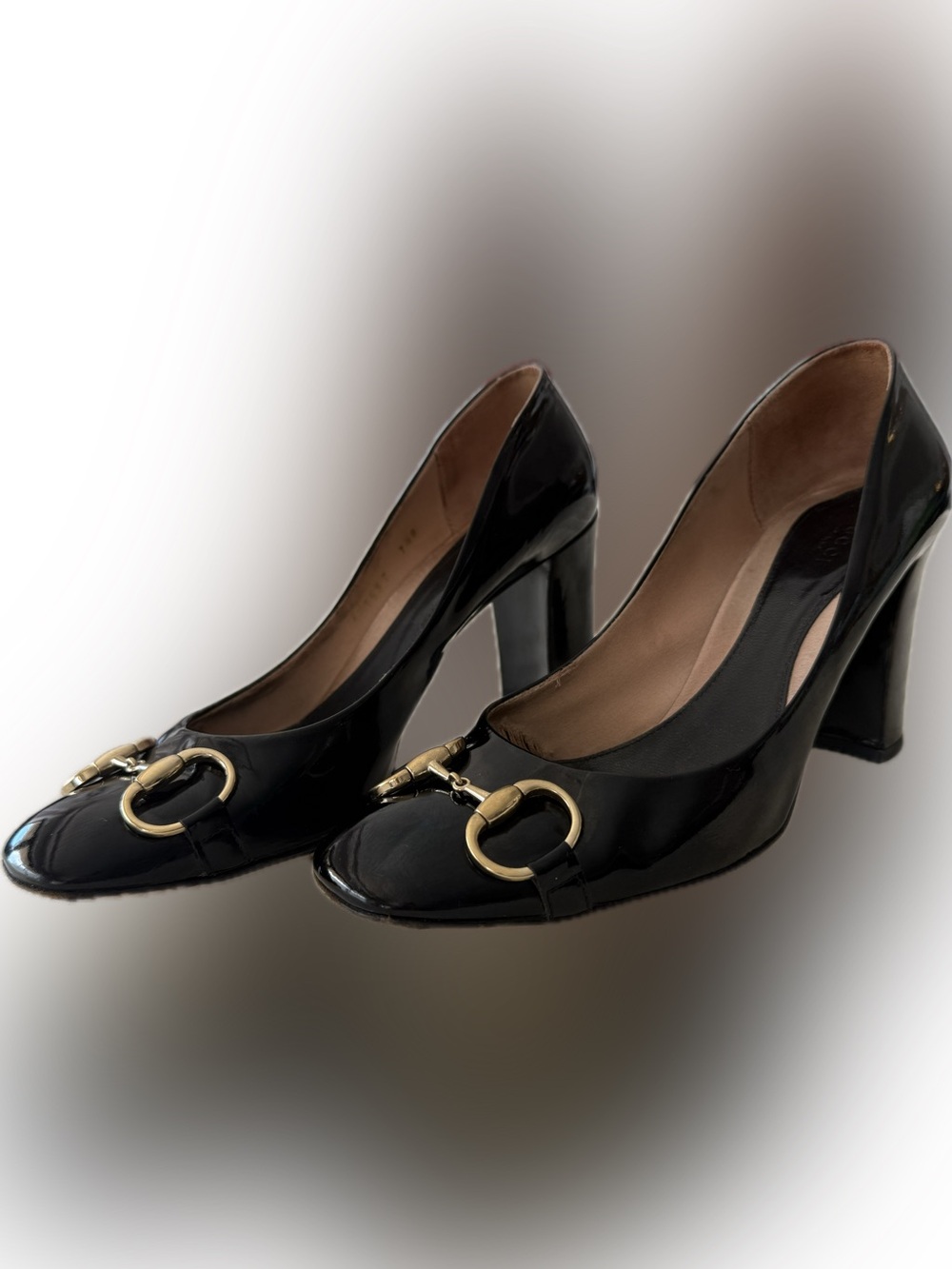 Gucci Black Patent Leather Pumps with Gold Horsebit Accent. Size 7 1/2.